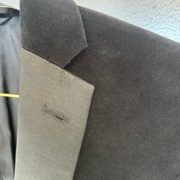 Boys Ralph Lauren size 16 velvet tuxedo coat in excellent condition - Picture 4 of 15